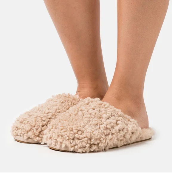 UGG | Shoes | New Ugg Women Sz 69 Maxi Curly Slide In Sand